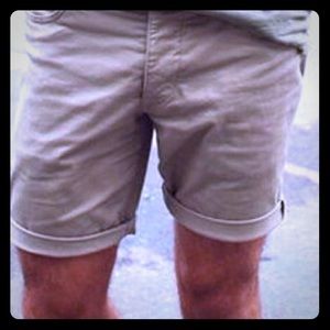 Denim hot topic shorts color is tan/khaki